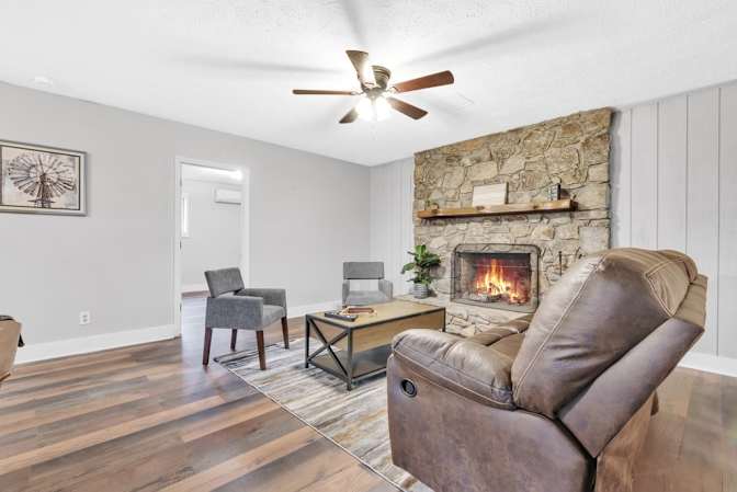 lifedoorrentals's room