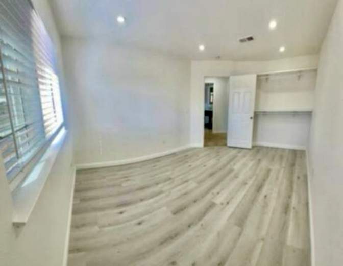ROOM FOR RENT's room