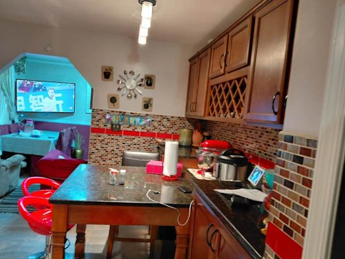 JORGE LUIS's room