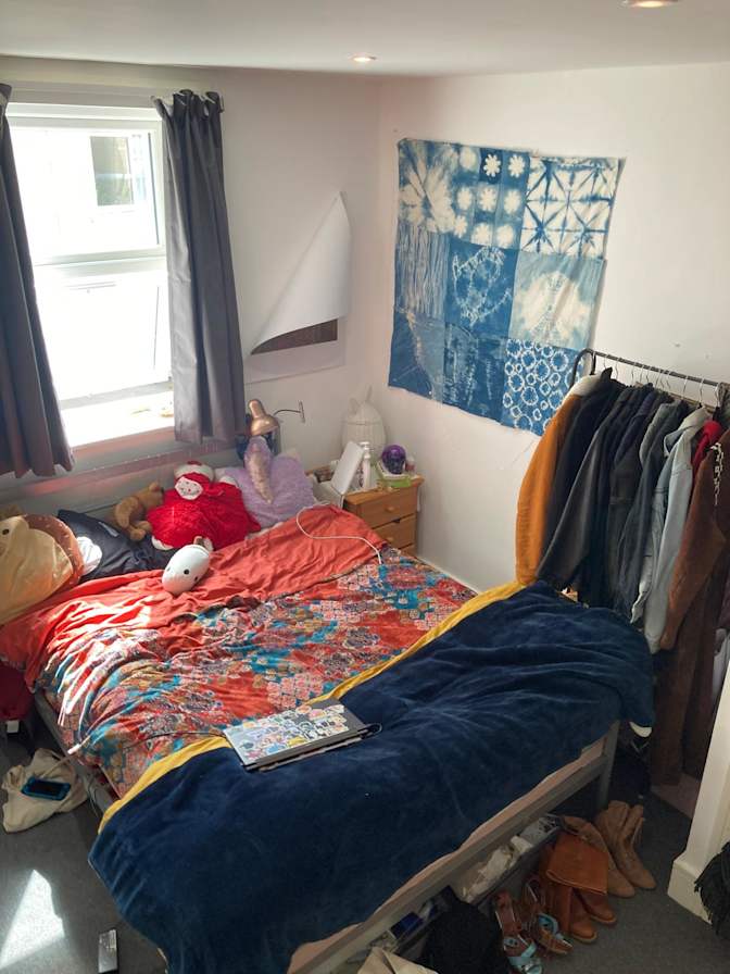 Eve's room