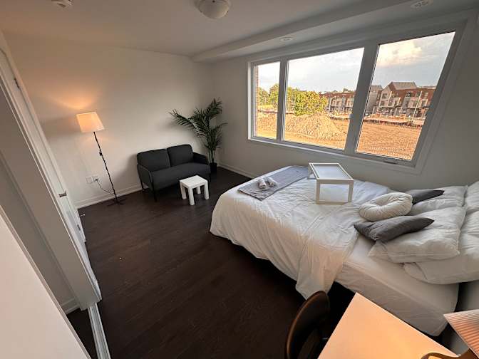 Housingfouryou's room