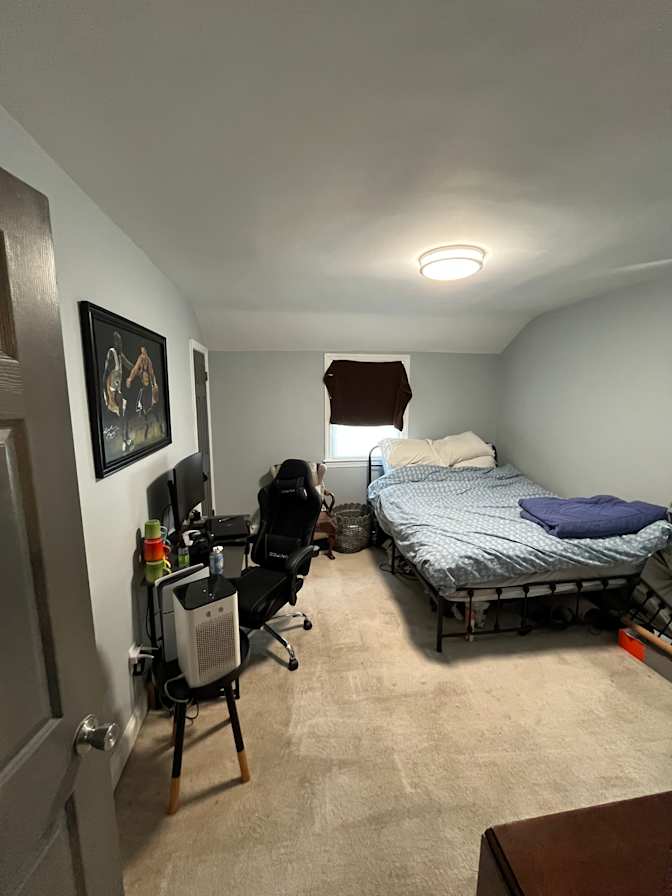 Leon's room