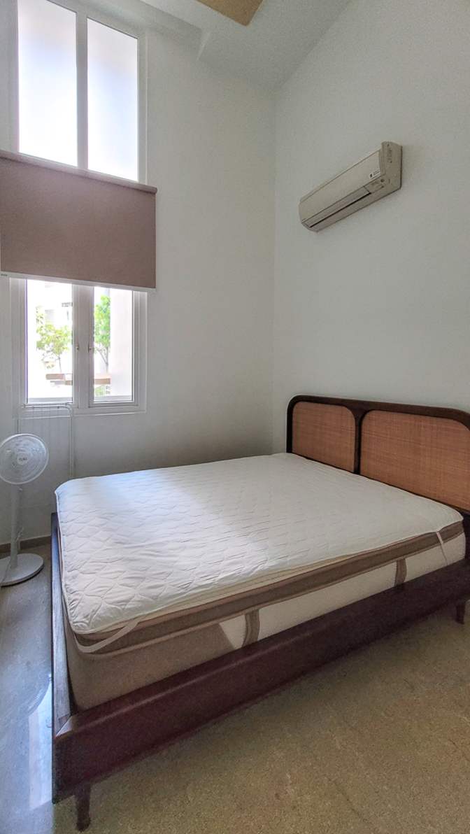 naomi's room
