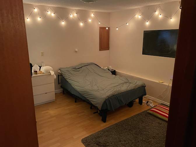 Ilies Fkari's room