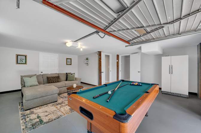 lifedoorrentals's room
