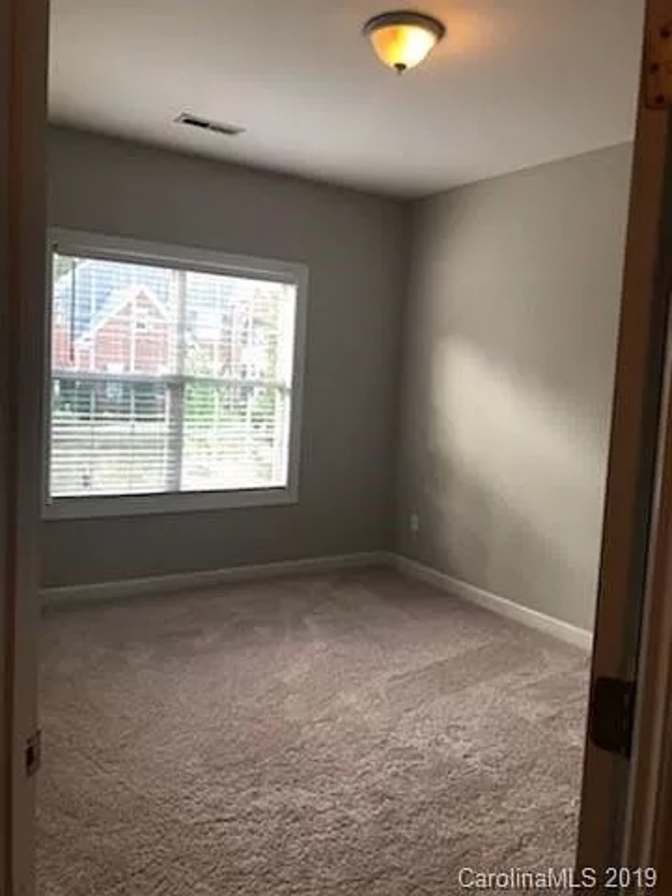 Alcove Rooms's room