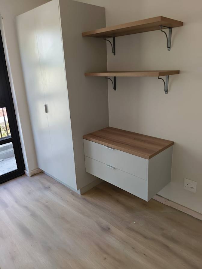 Leslie's room