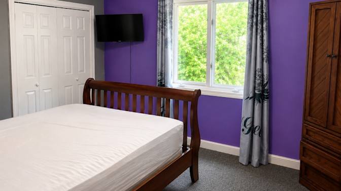 DEVARS WOODS's room