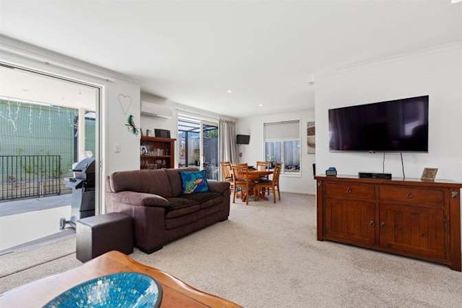Lynn PHILLIPS's room