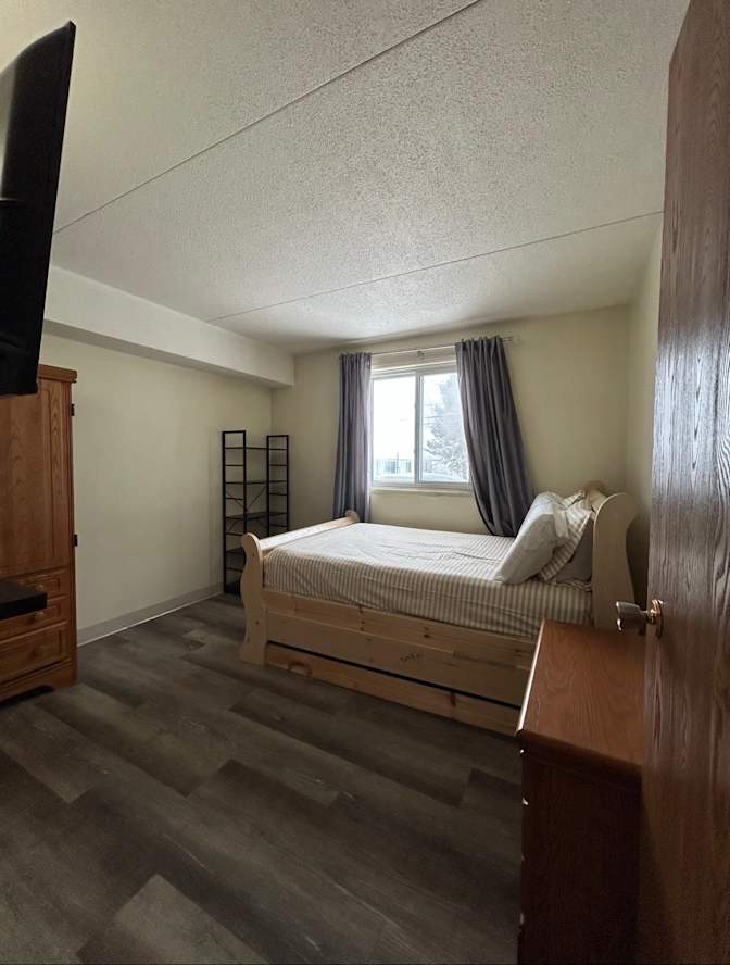 Mercedes's room