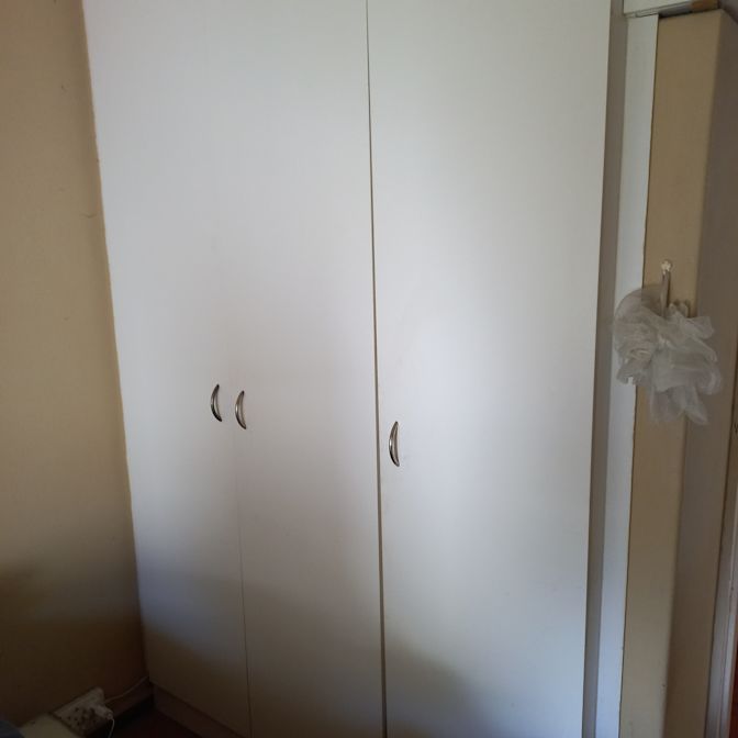 Sarel's room