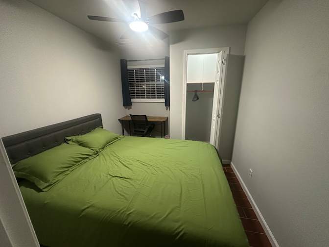Lambert Guo's room