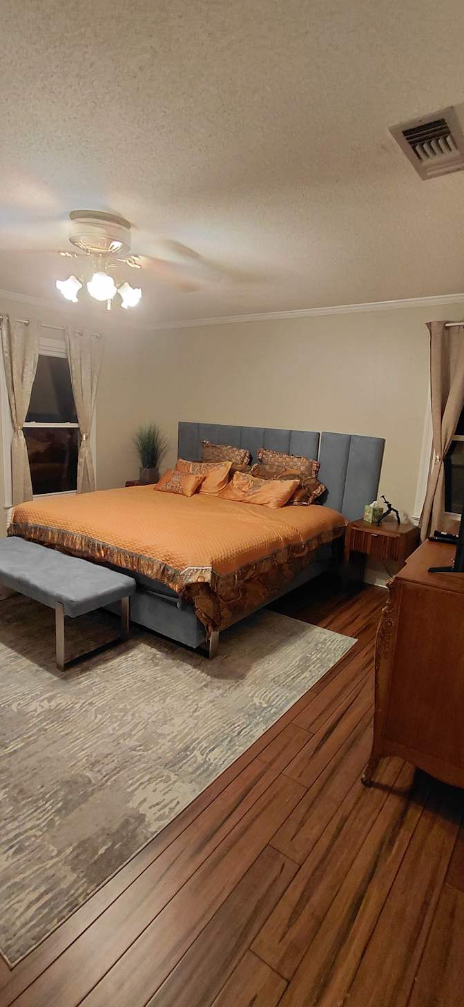 Lynisha Senegal's room