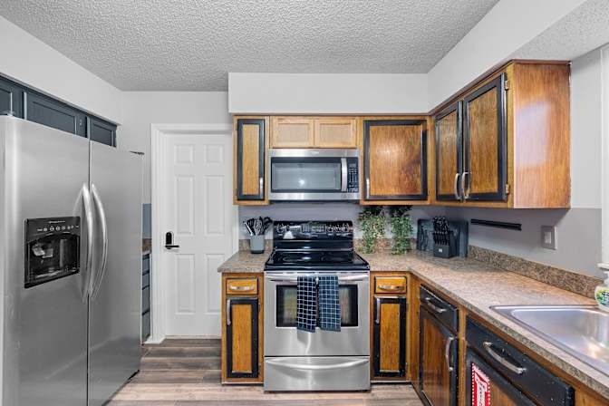 lifedoorrentals's room