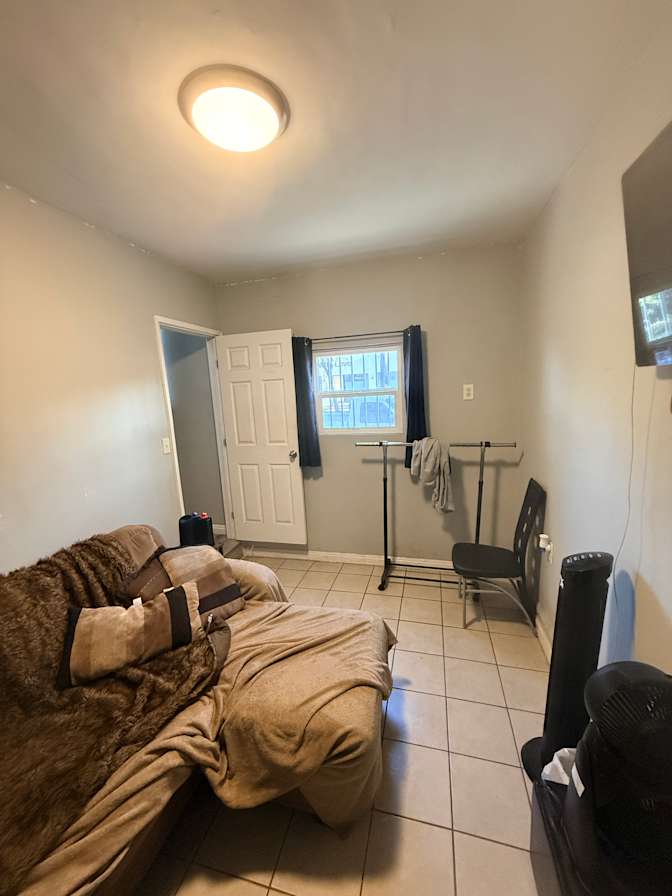 Juan's room