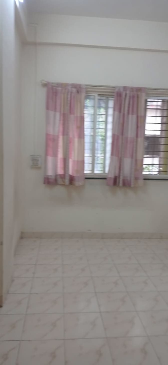 Chat L's room