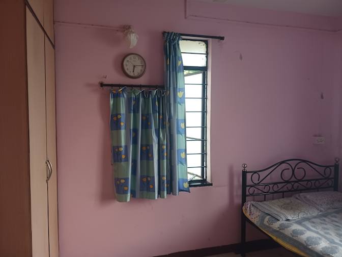 MAKARAND's room