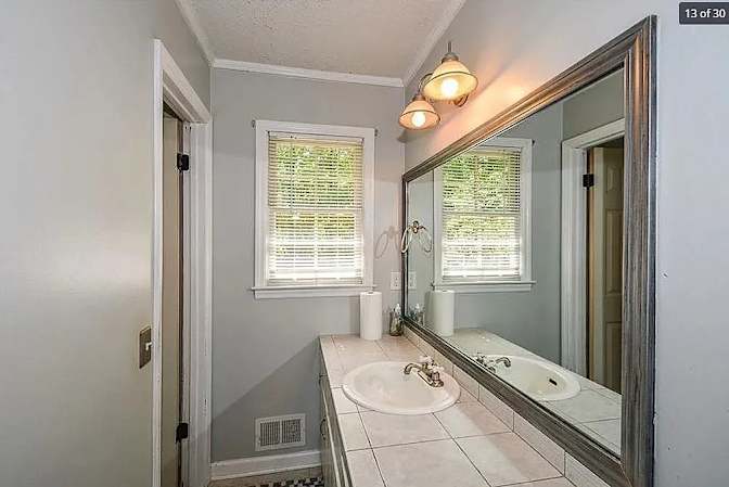Alcove Rooms's room