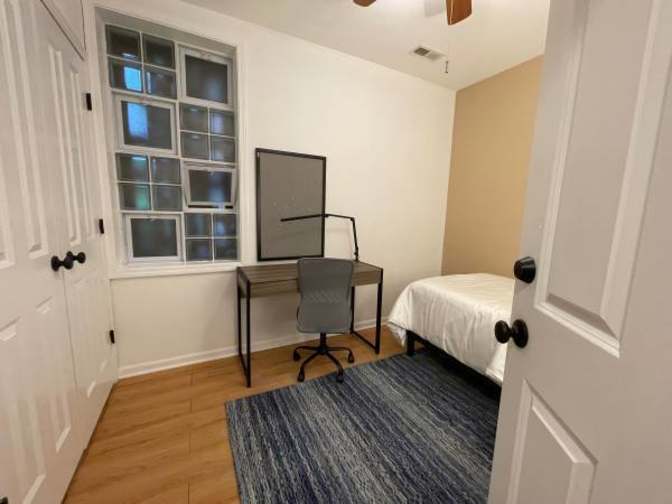 ROOM for Rent's room