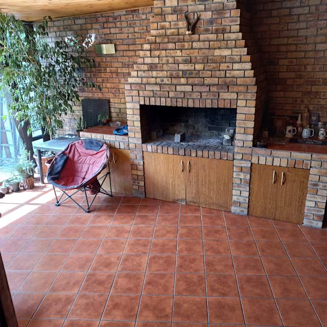 Sarel's room