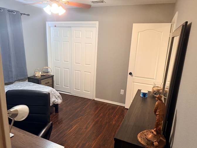 KARL FARMER's room