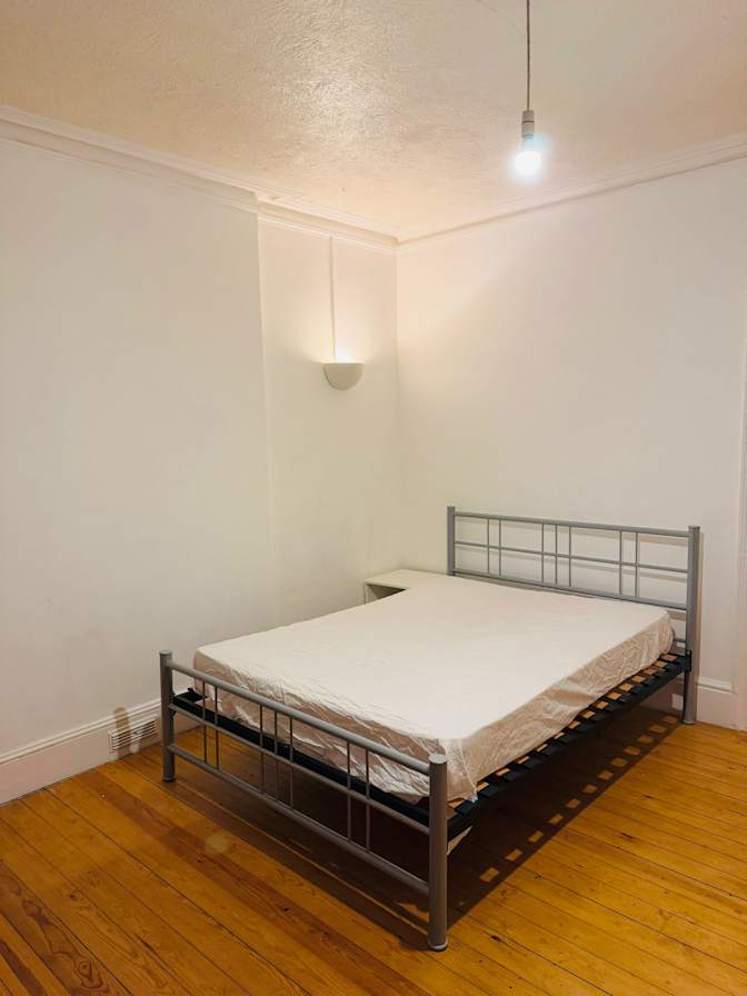 hassan khan's room