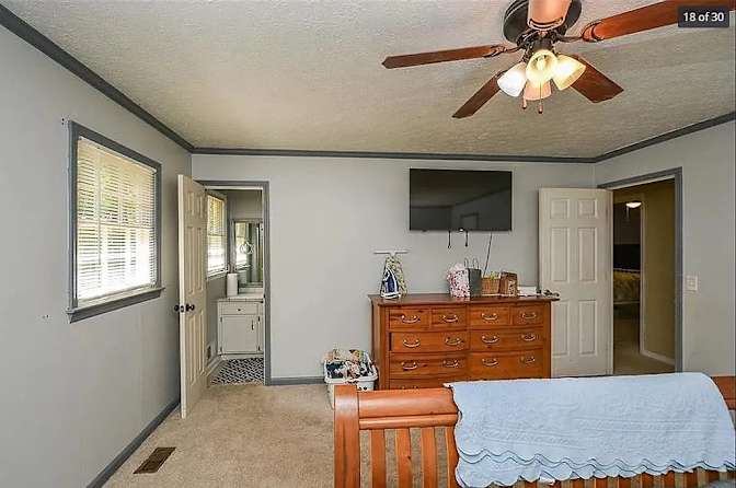 Alcove Rooms's room