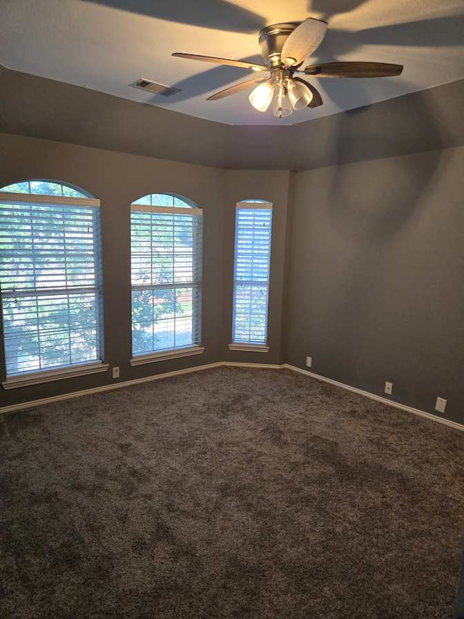 Niko_ponce_de_leon's room