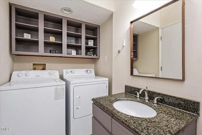 Alcove Rooms's room