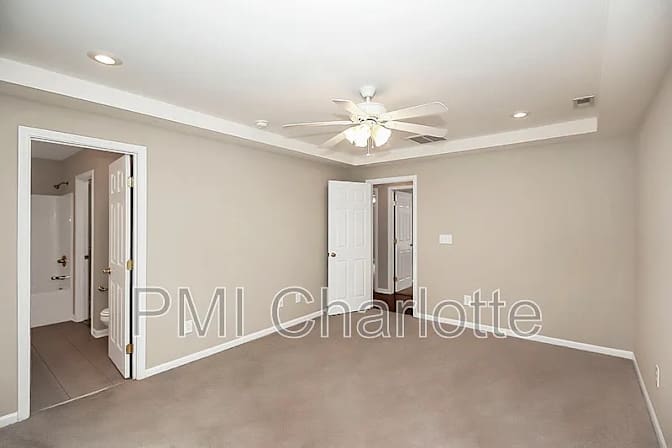 Alcove Rooms's room