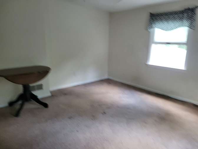 Between Newark - Wilmington Shared House's room
