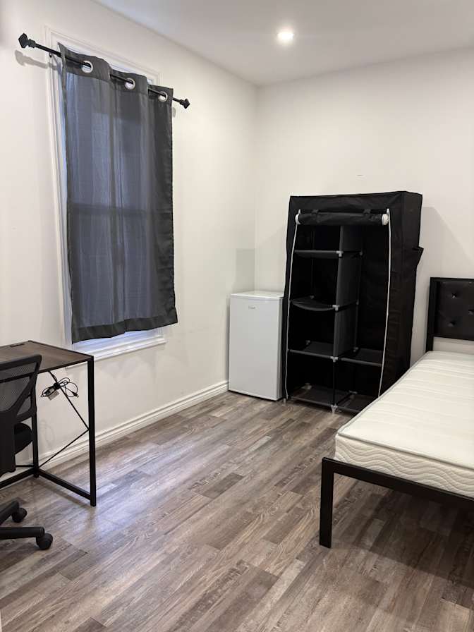 Reza's room
