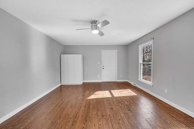 lifedoorrentals's room