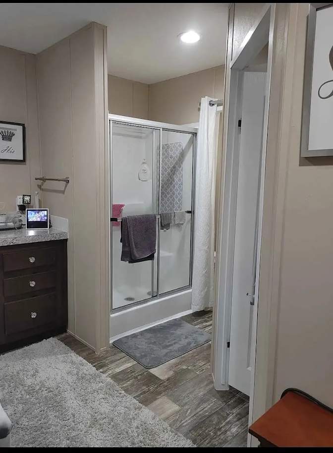 Alcove Rooms's room