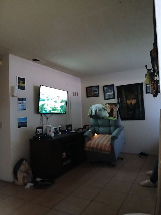 carlos's room