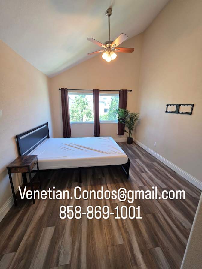 Venetian Condos's room