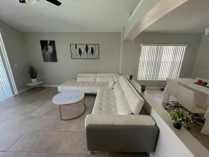 Roberto's room