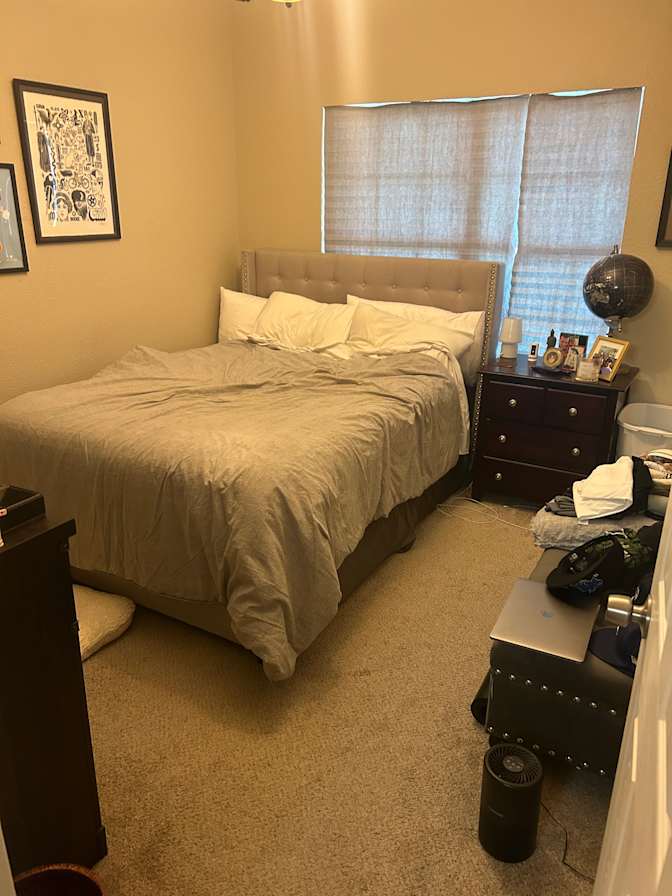 Victor E Lopez's room