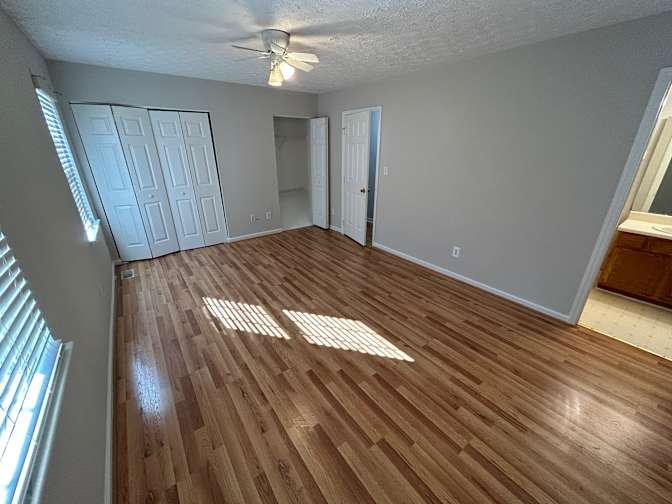Alcove Rooms's room