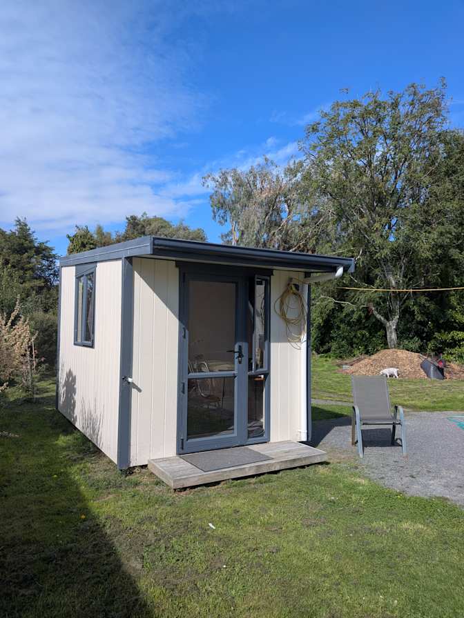 Worker's Cabin's room