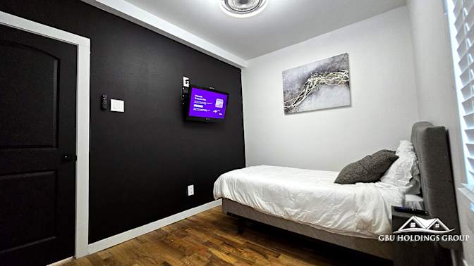 GBU Holdings Group's room