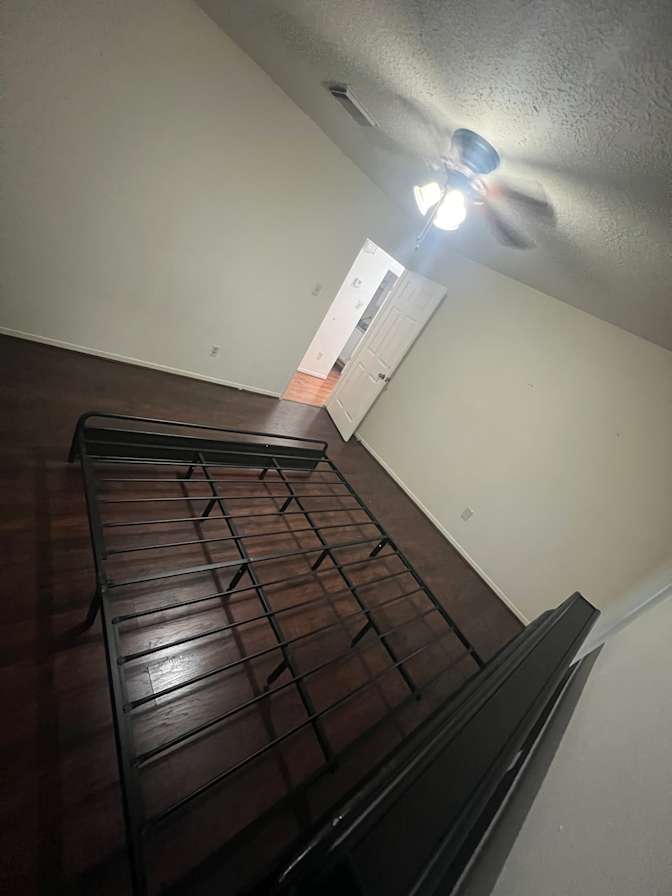 carlos's room