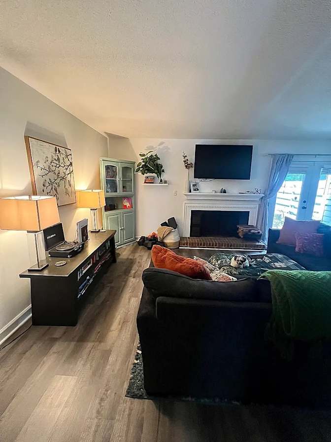 Alcove Rooms's room