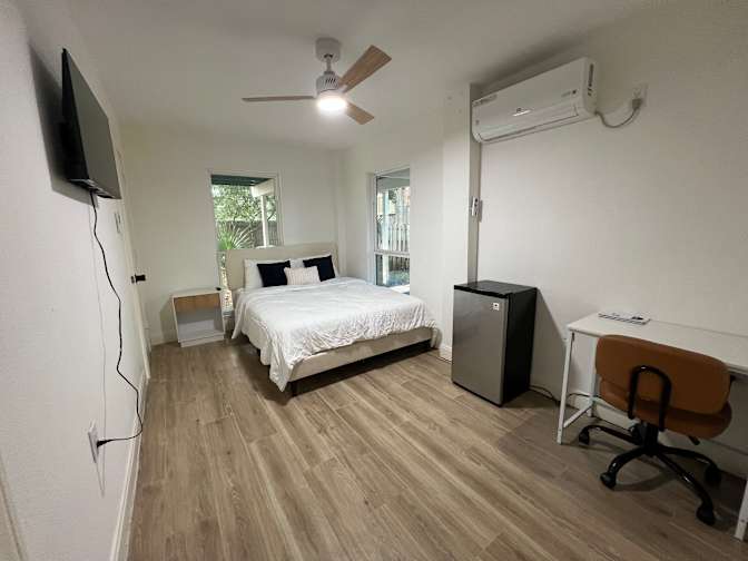 Eduardo's room