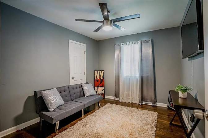 Alcove Rooms's room