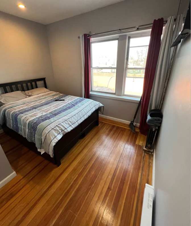 carlos's room