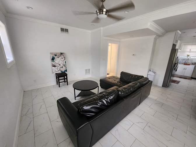 CL&C Property Management and Consulting's room