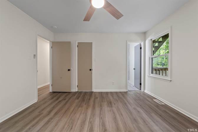 Alcove Rooms's room