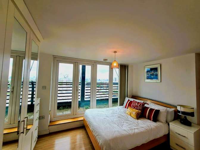 Raz's room