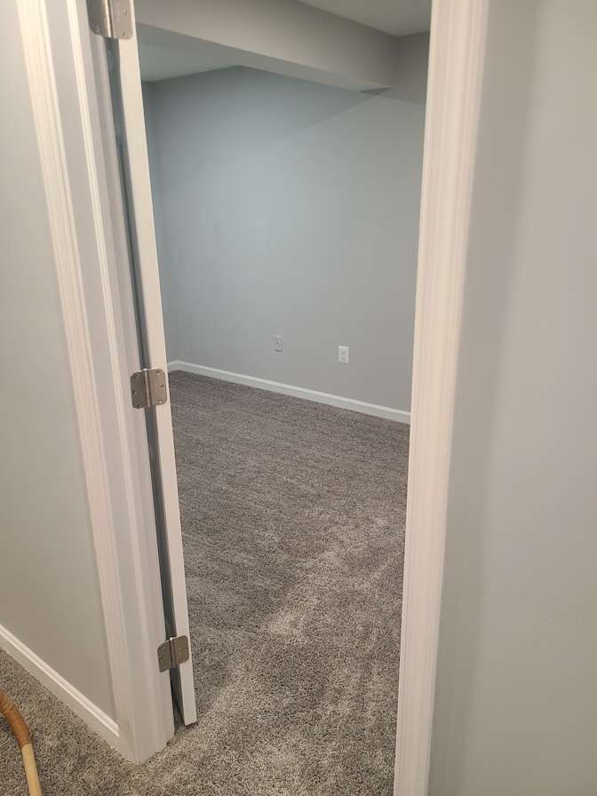 Wale basement Apartment's room